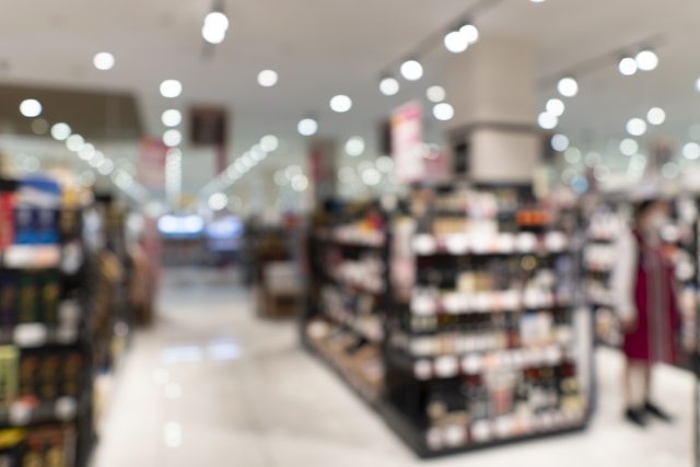 複数店舗のメールを一つのドメインのまま各サーバーに振り分け。サブドメインに頼らず店舗ごとに入り口を特定でき、迷惑メールやSPAMを大幅に削減。店舗が増えてもドメインは増やさず、運用の手間とコストをまとめて圧縮できました。